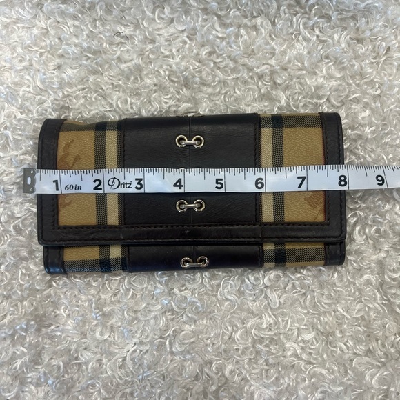 Burberry Haymarket Check Zip Around Wallet - Picture 10 of 11